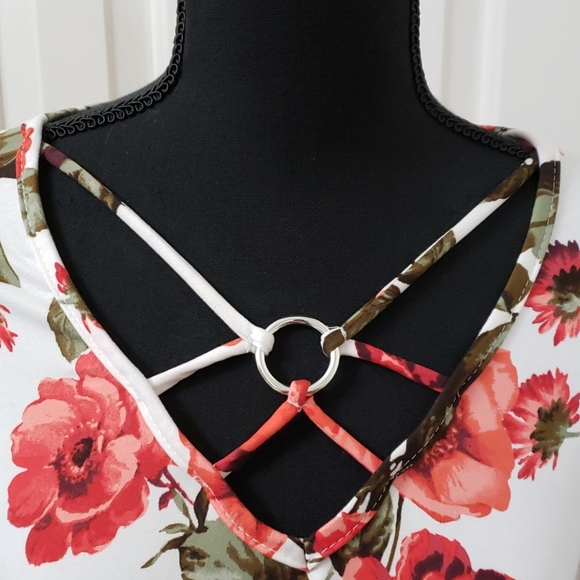 Top Fashion New York Floral Blouse - Picture 2 of 8